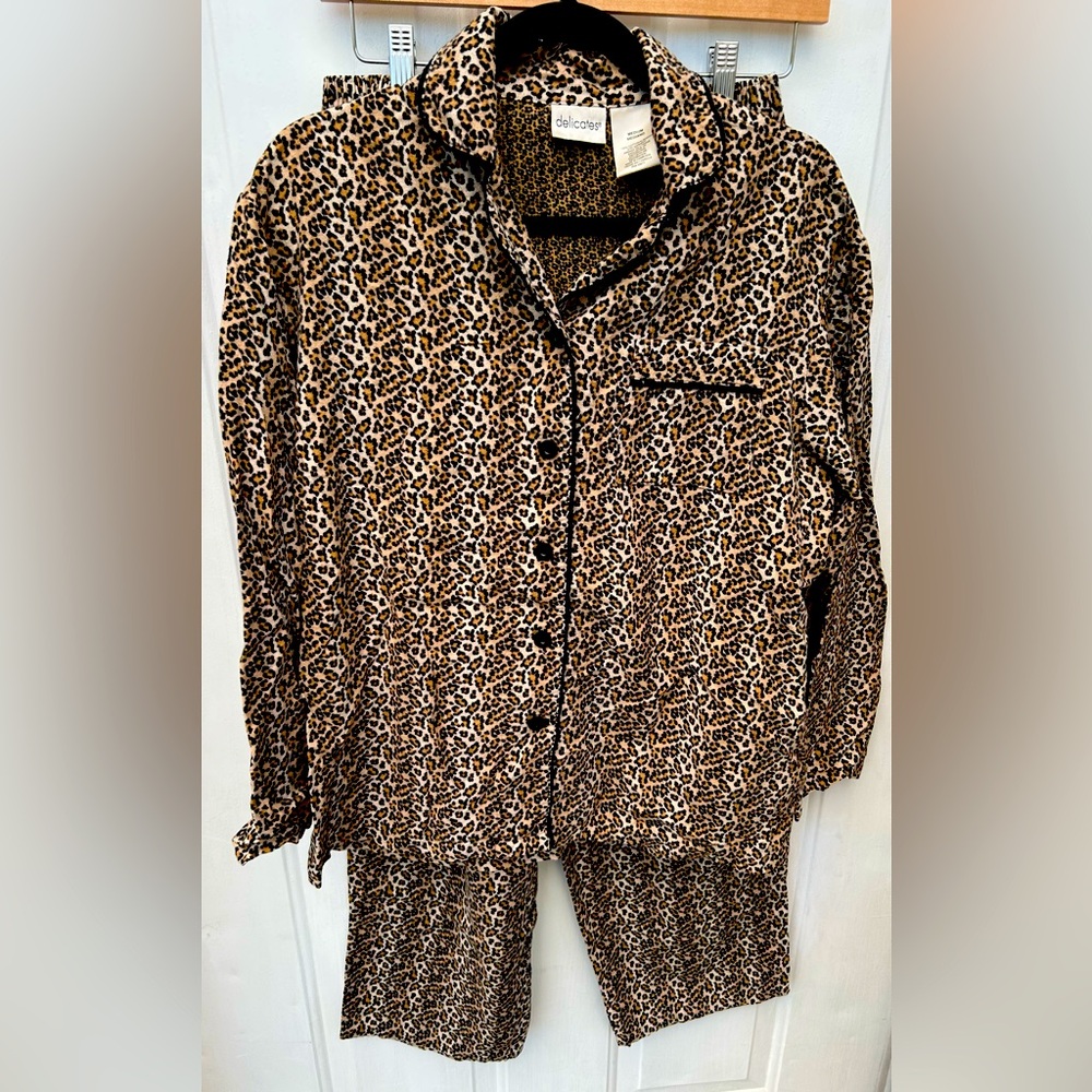 Delicates Animal Print Loungewear Set size medium vgu